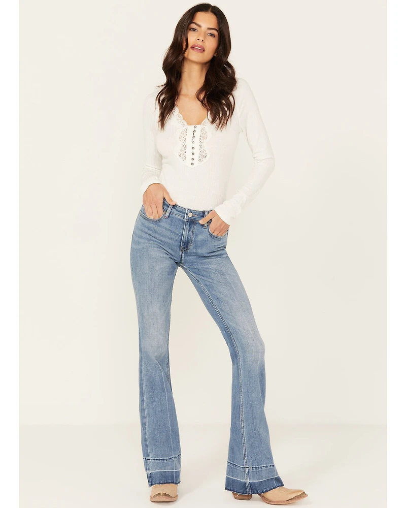 Idyllwind Women's Atwood Light Wash Rebel Mid Rise Stretch Bootcut Jeans