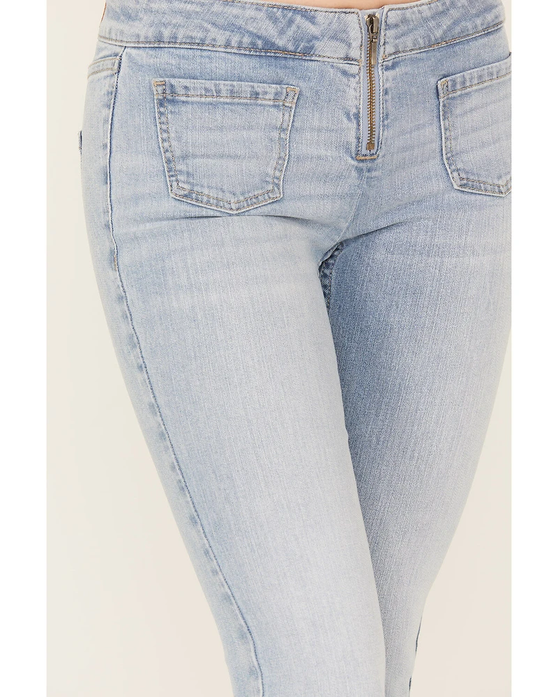 Shyanne Women's Desert Lily Light Wash Low Rise Bootcut Jeans