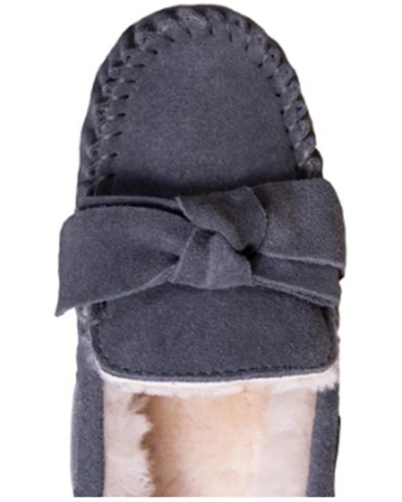 Cloud Nine Women's Scarlet Sheepskin Moccasins