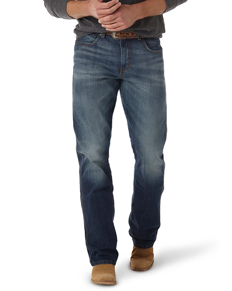 Wrangler Men's Retro Relaxed Fit Mid Rise Boot Cut Jeans
