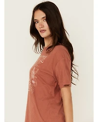 Shyanne Women's Follow The Sun Short Sleeve Graphic Tee