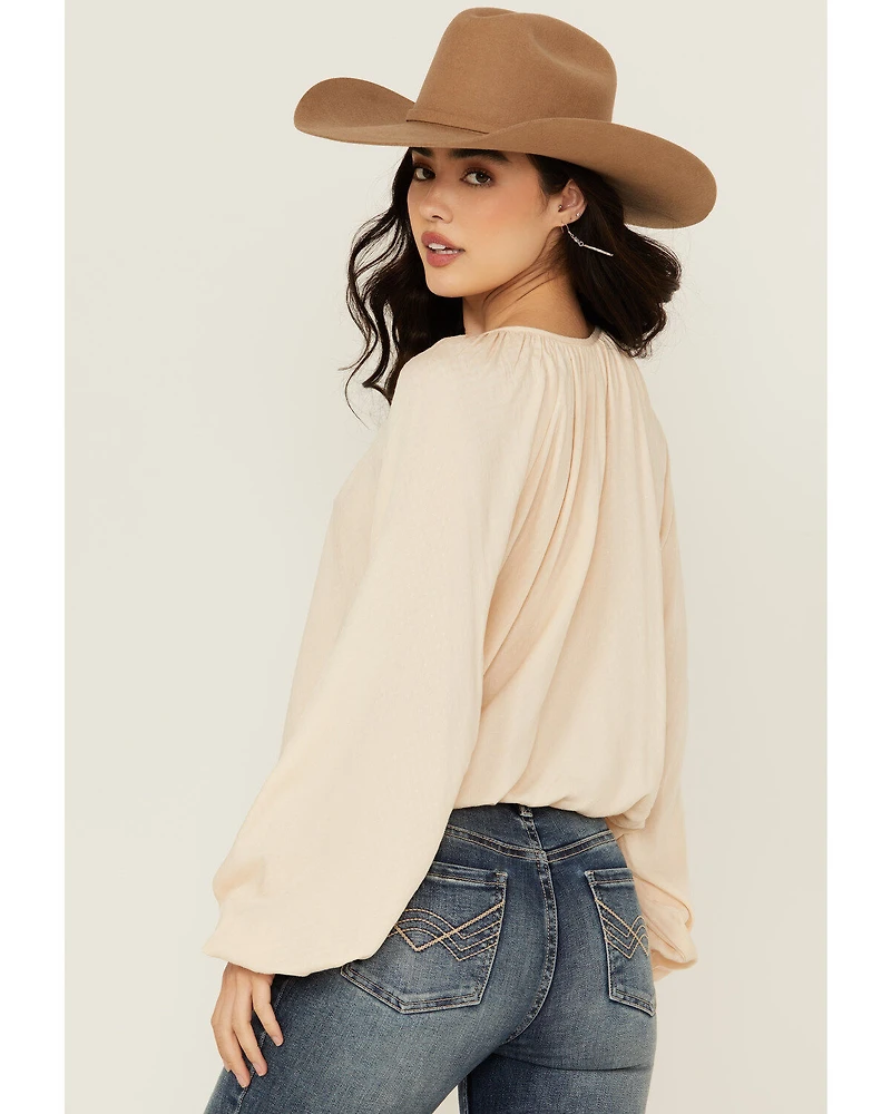 Cleo + Wolf Women's Christopher Solid Peasant Top