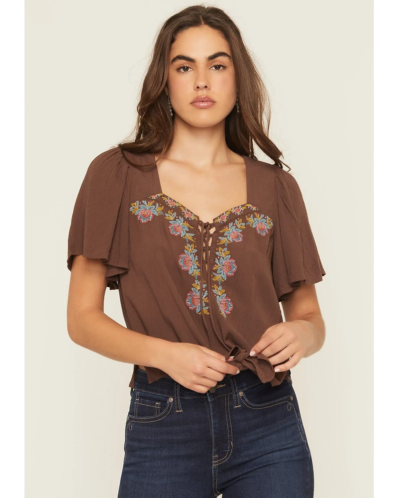 Shyanne Women's Floral Embroidered Short Sleeve Shirt