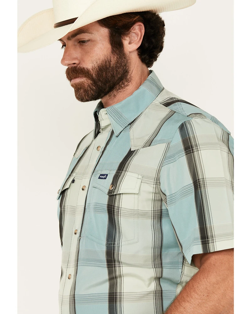 Wrangler Men's Plaid Print Short Sleeve Performance Western Shirt
