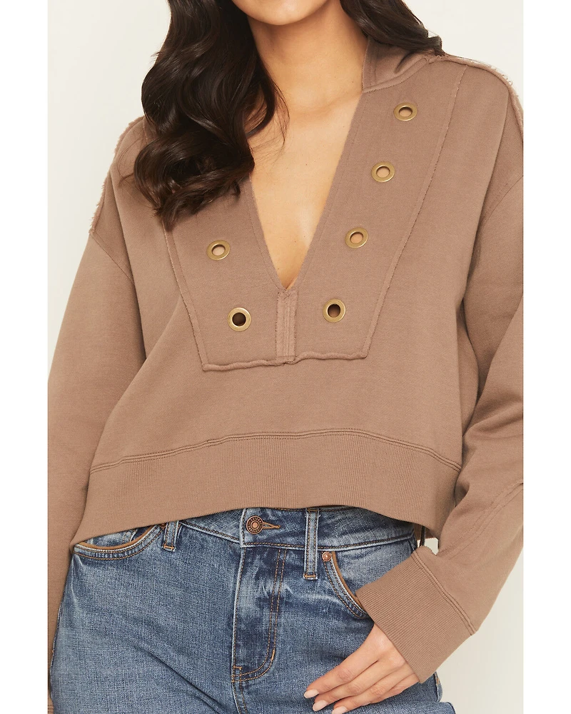 Cleo + Wolf Women's Solid Grommet Cropped Hoodie