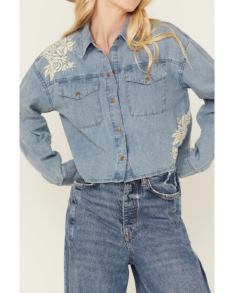 Cleo + Wolf Women's Medium Wash Cropped Denim Shirt