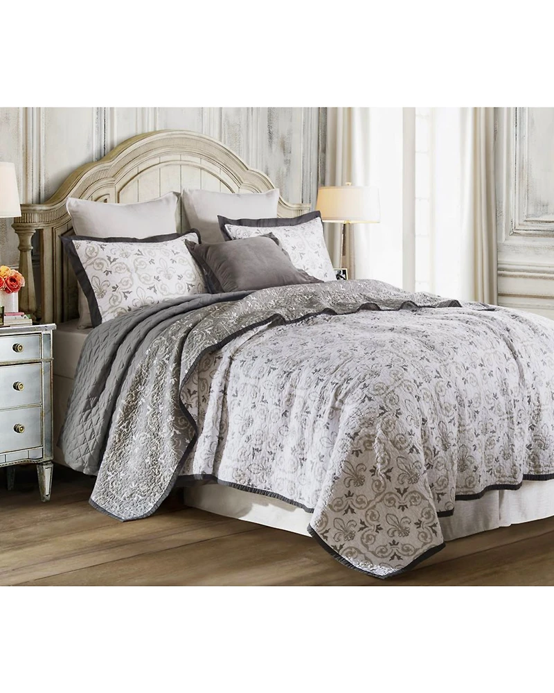 HiEnd Accents 2-Piece Twin Fleur De Lis Bedding Set