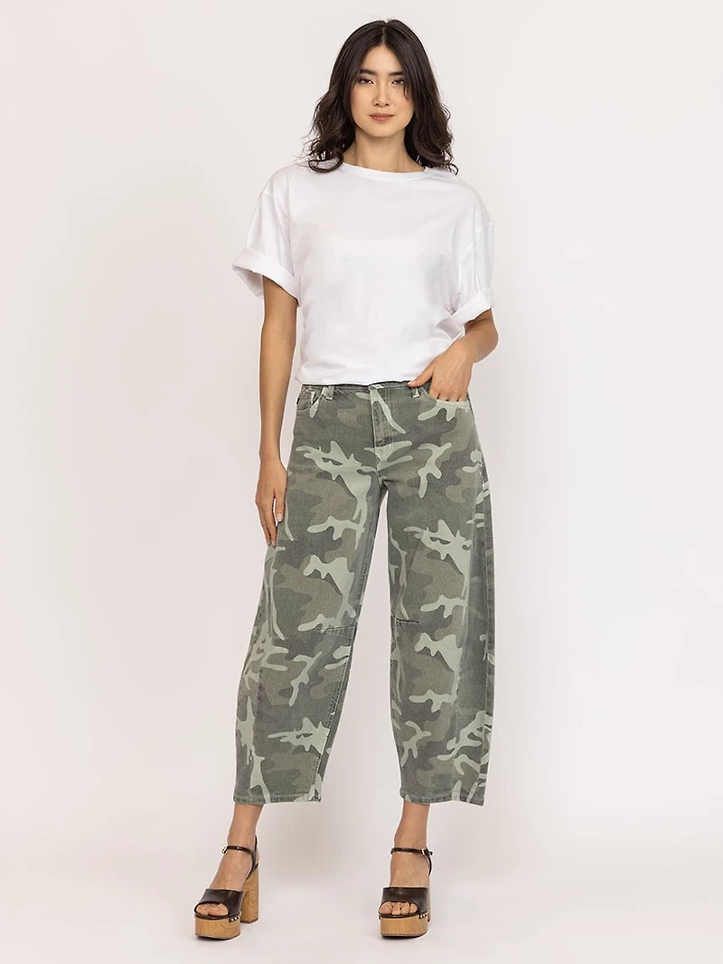 low slung horseshoe jean