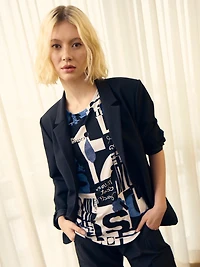 Short-sleeve semi-fitted t-shirt