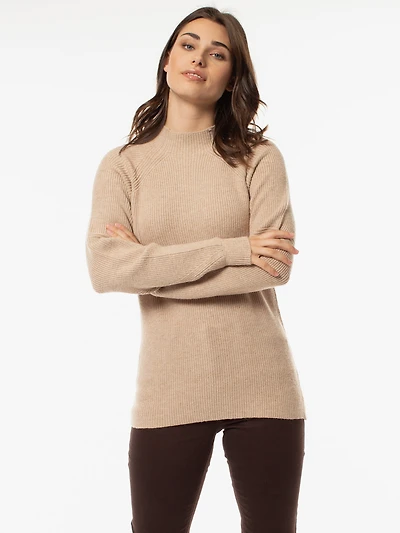 Long-sleeve semi-fitted pullover sweater
