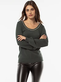 Long-sleeve loose pullover sweater