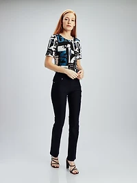 Fitted casual pull-on pant