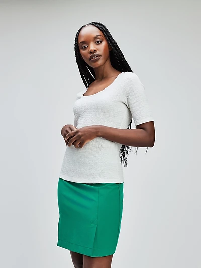 Short-sleeve semi-fitted t-shirt