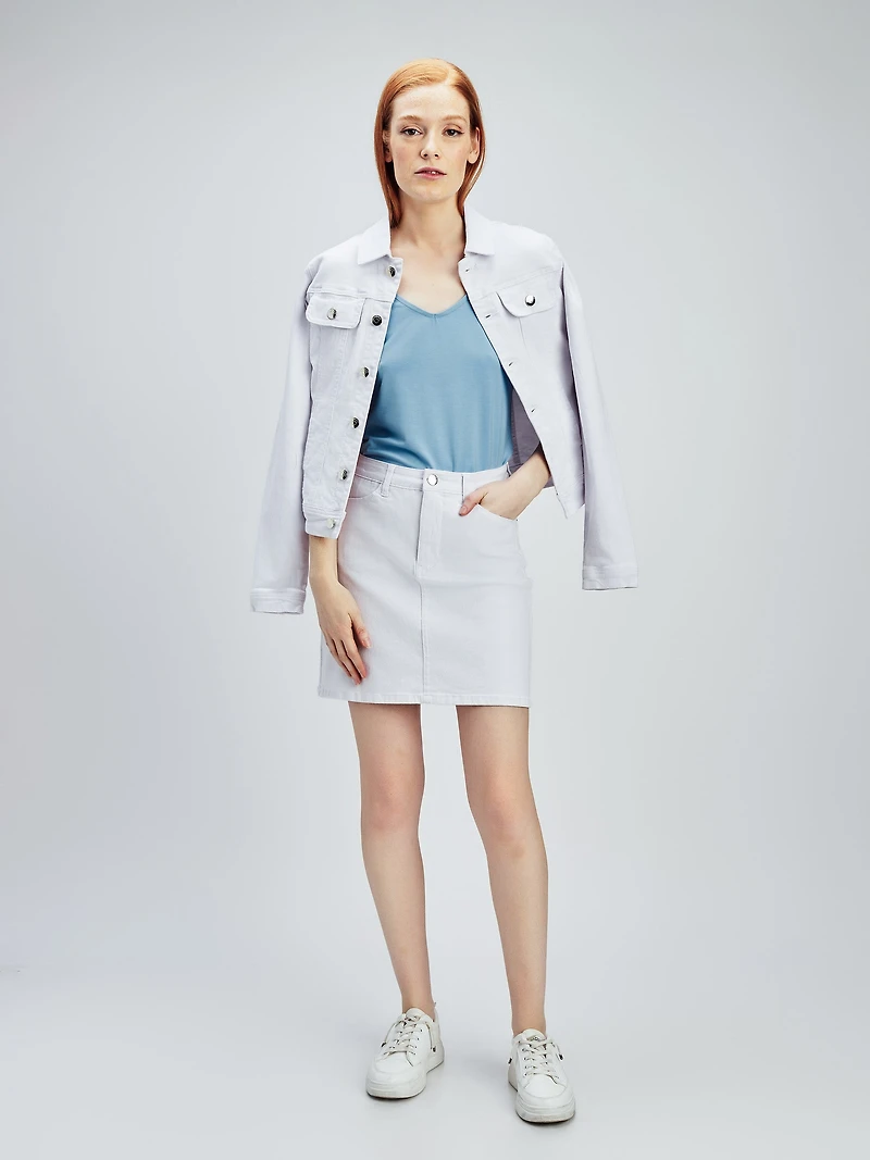 Short straight skirt