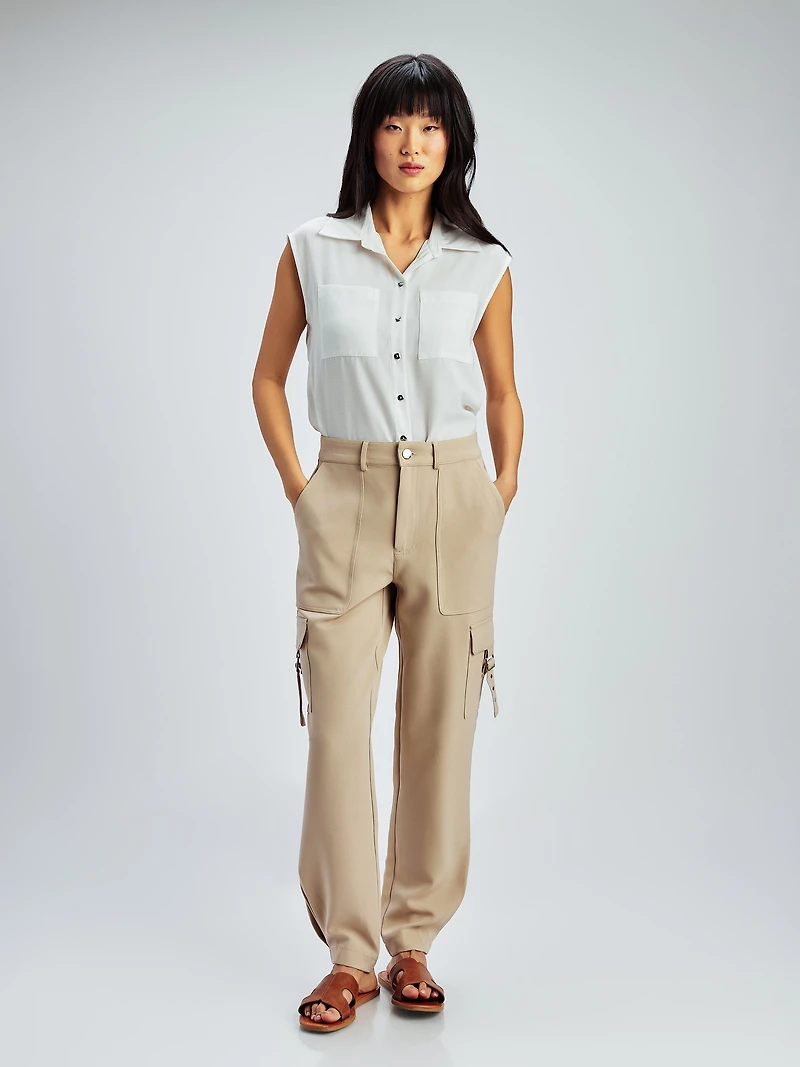 Straight semi-fitted pant