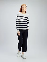 Straight semi-fitted capri