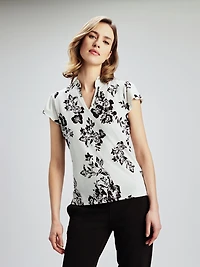 Short-sleeve semi-fitted t-shirt
