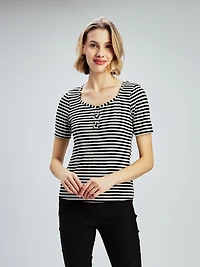 Short-sleeve semi-fitted t-shirt