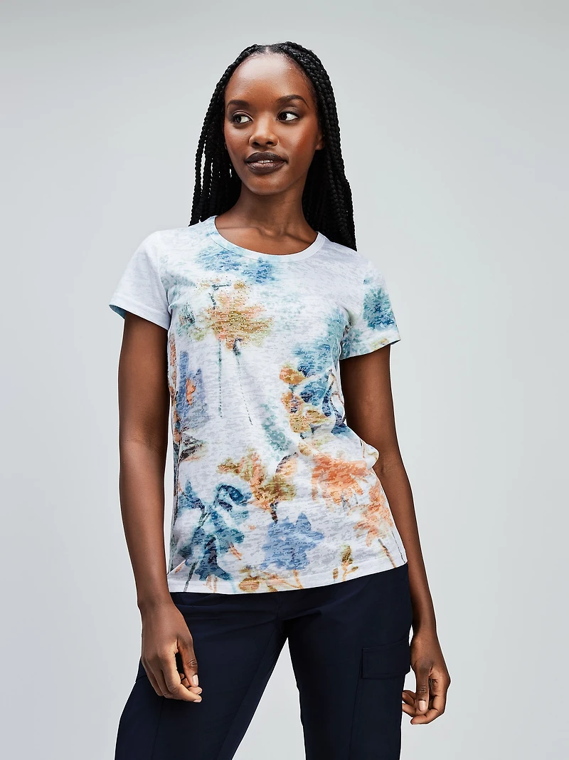 Short-sleeve semi-fitted t-shirt