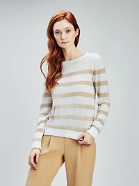 Long-sleeve semi-fitted pullover sweater