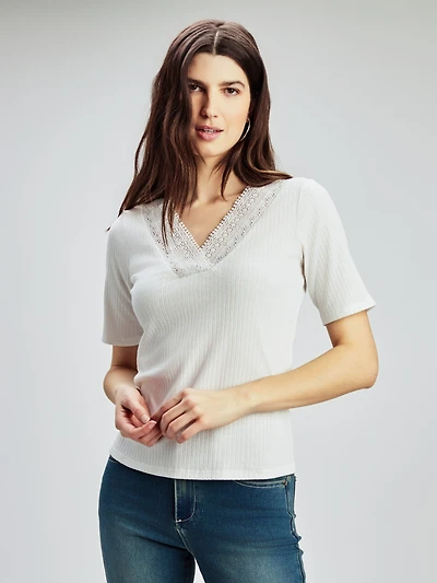 Short-sleeve semi-fitted t-shirt