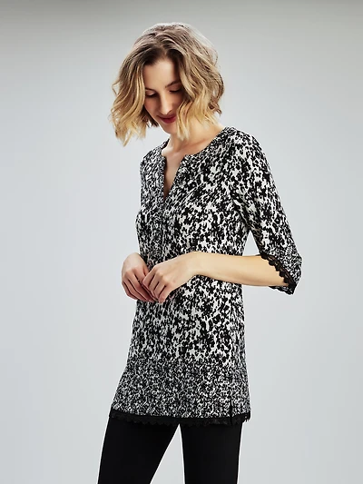Short-sleeve semi-fitted tunic