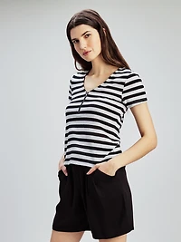 Short-sleeve semi-fitted t-shirt