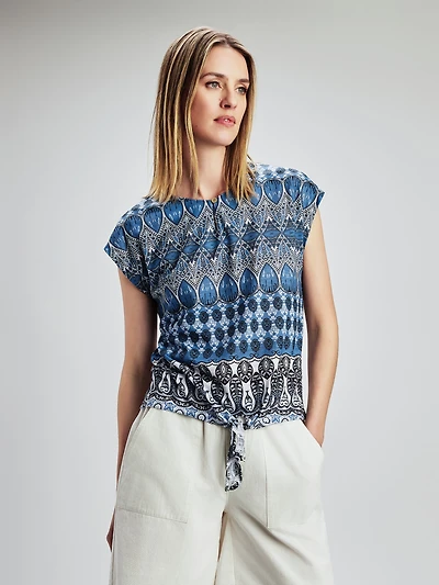 Short-sleeve semi-fitted t-shirt