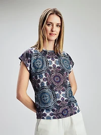 Short-sleeve semi-fitted t-shirt