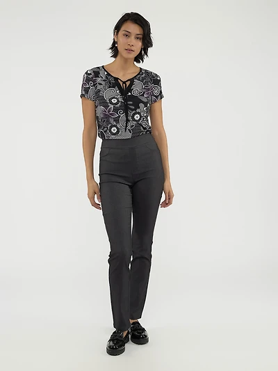 Straight fitted pull-on pant