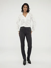 Narrow fitted pull-on pant