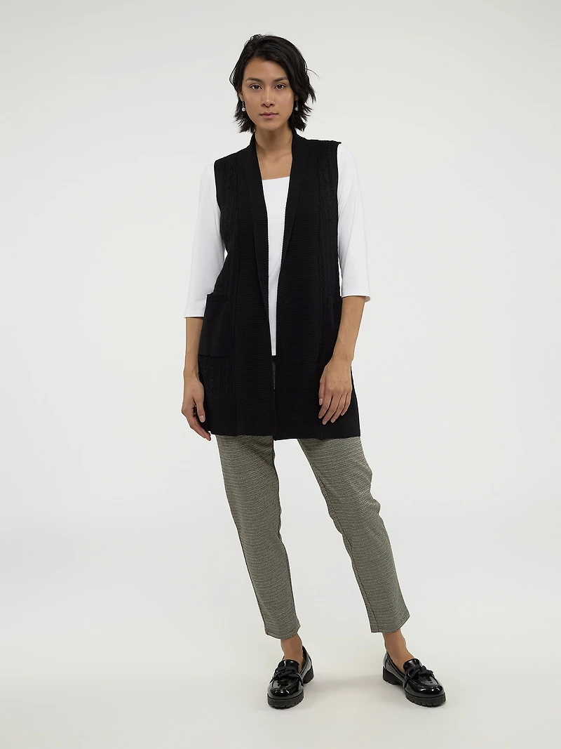 Sleeveless long knitted vest