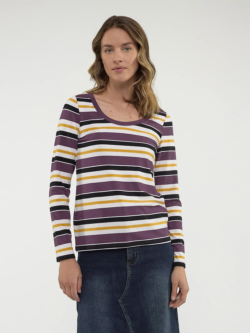 Long-sleeve semi-fitted t-shirt