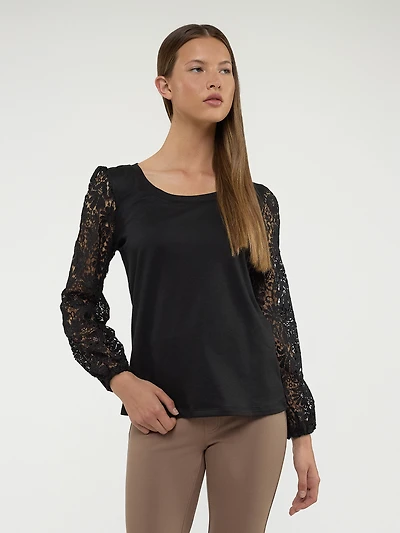 Long-sleeve semi-fitted t-shirt
