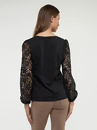 Long-sleeve semi-fitted t-shirt