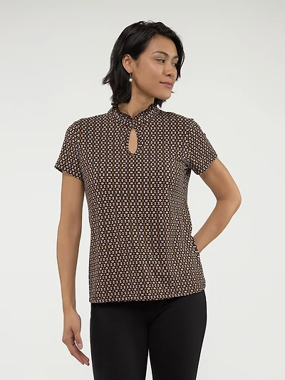 Short-sleeve semi-fitted t-shirt