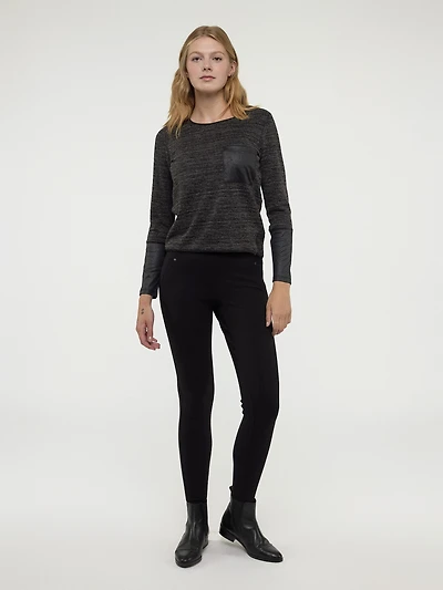 Long-sleeve semi-fitted t-shirt