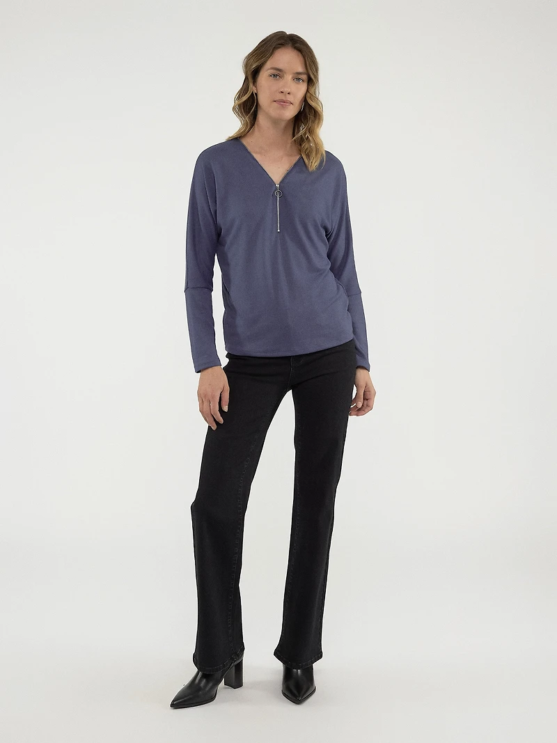 Long-sleeve semi-fitted t-shirt