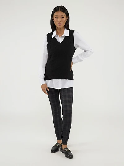 Narrow fitted pull-on pant