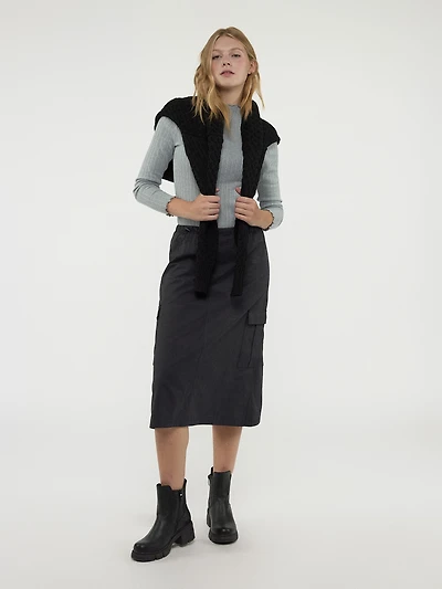 Long-sleeve semi-fitted t-shirt
