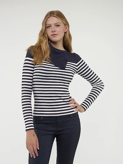 Long-sleeve ftted knit pullover sweater
