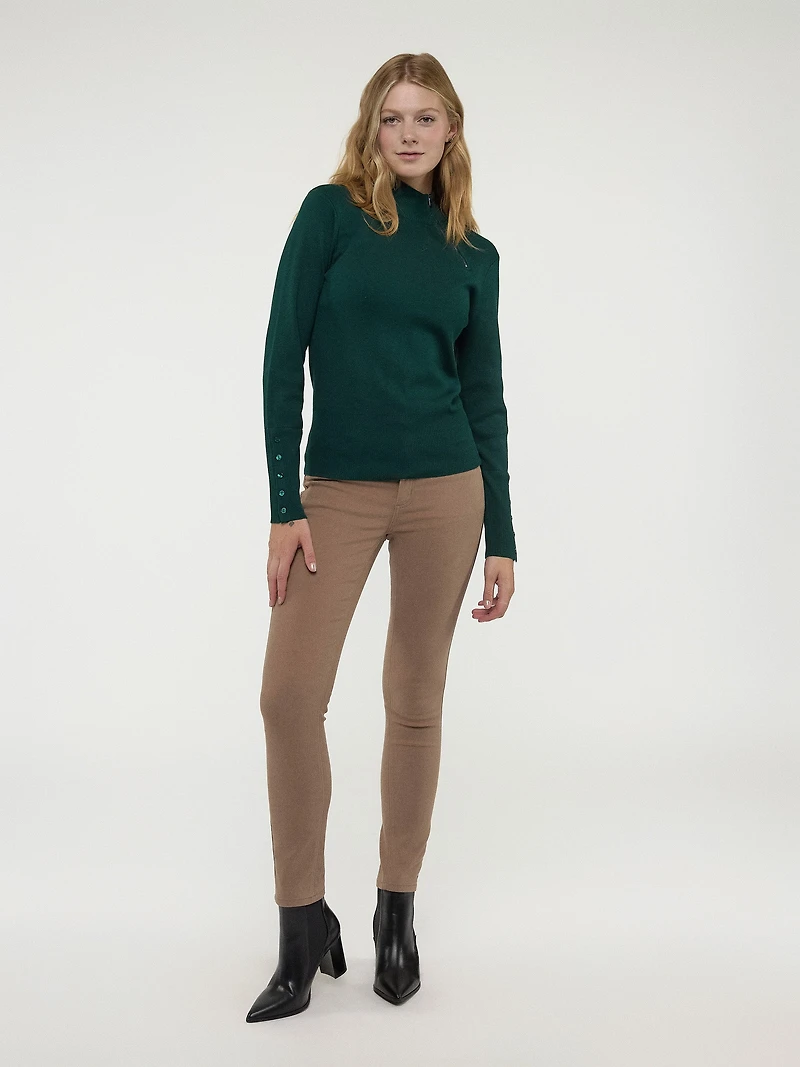 Long-sleeve semi-fitted pullover sweater