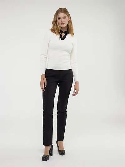 Long-sleeve semi-fitted pullover sweater
