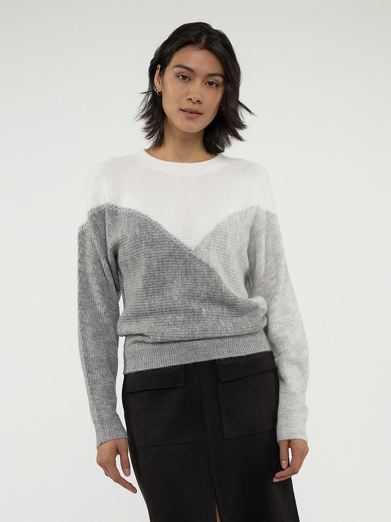 Long-sleeve loose pullover sweater