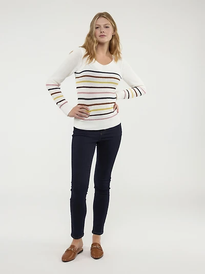 Long-sleeve semi-fitted pullover sweater