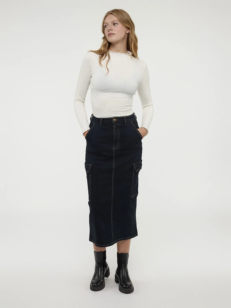Long-sleeve semi-fitted t-shirt