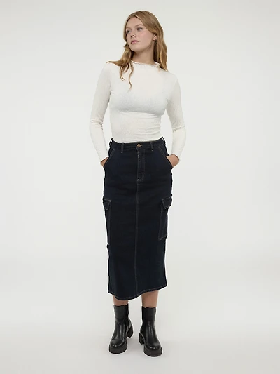 Long-sleeve semi-fitted t-shirt