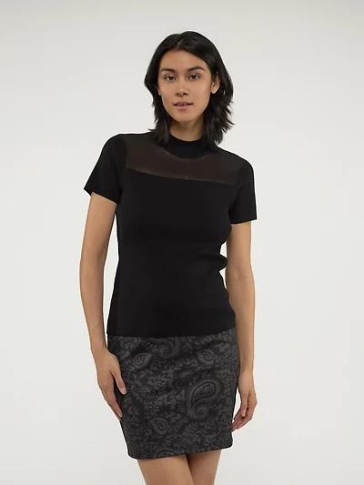 Short-sleeve fitted pullover sweater