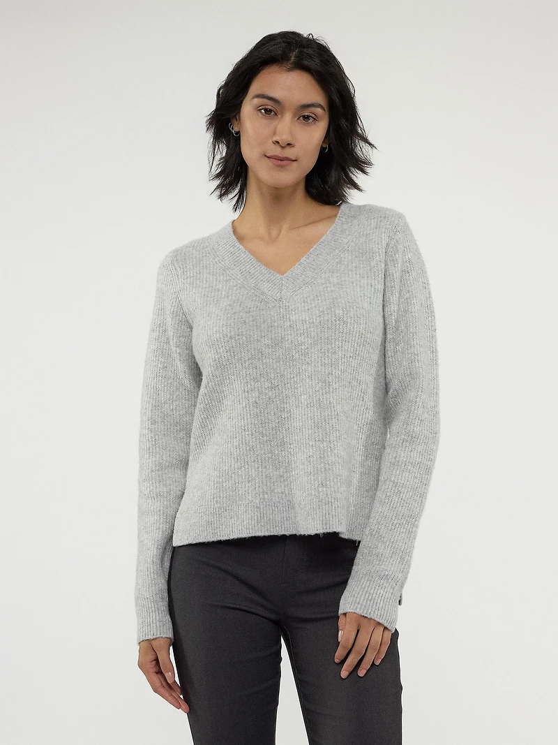 Long-sleeve loose pullover sweater