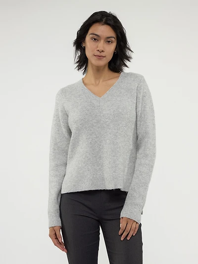 Long-sleeve loose pullover sweater